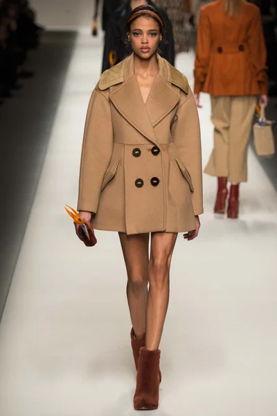 Look 25